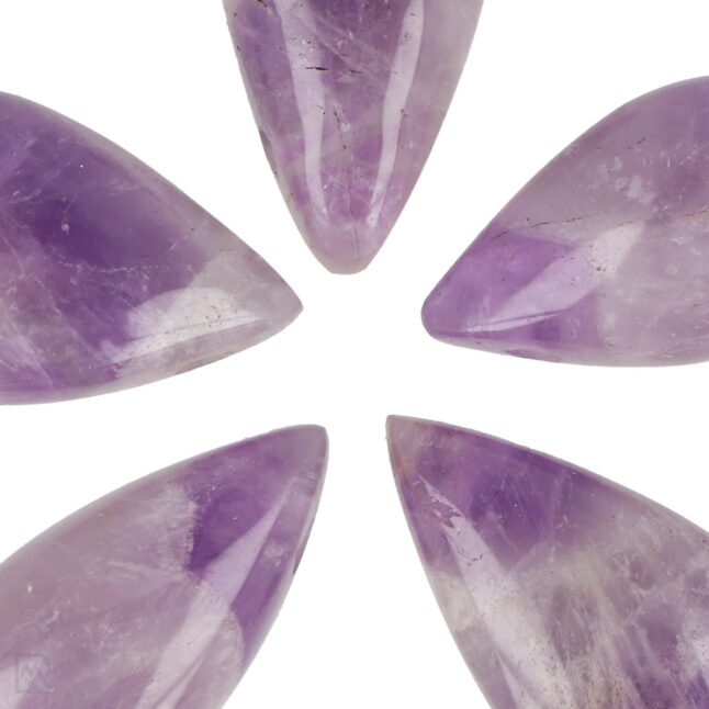 amethyst-durchbohrter-anhänger-madagaskar-zoom