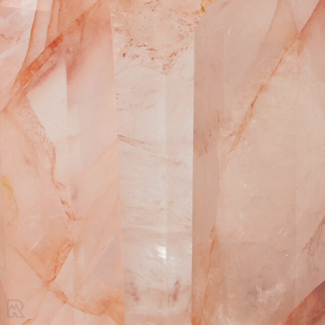 hematoid-quartz-points-madagascar-zoom