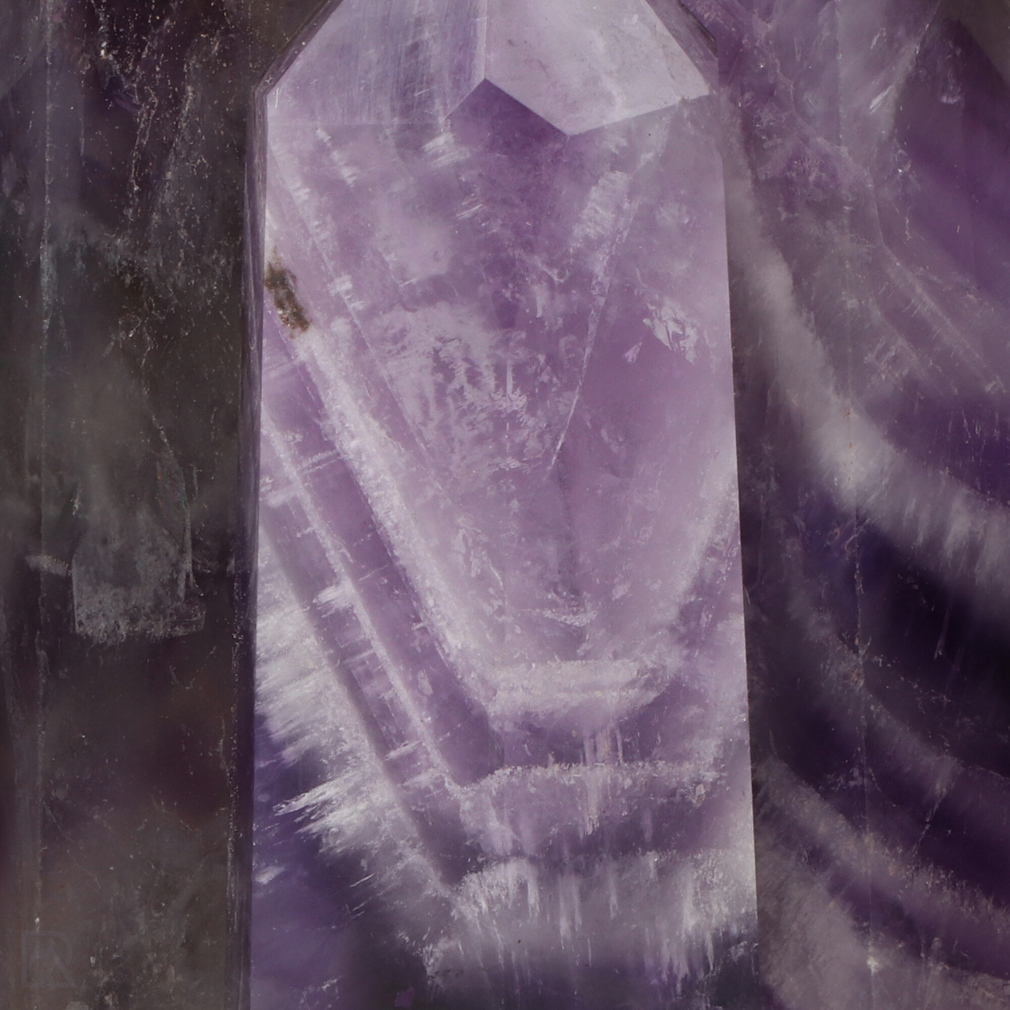 amethyst-cut-points-china-dark-zoom