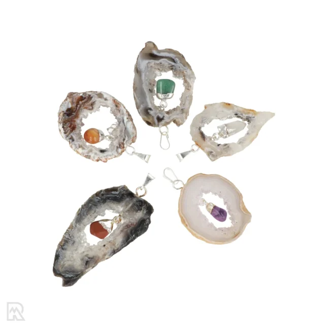Agaat geode hanger met Trommelsteen