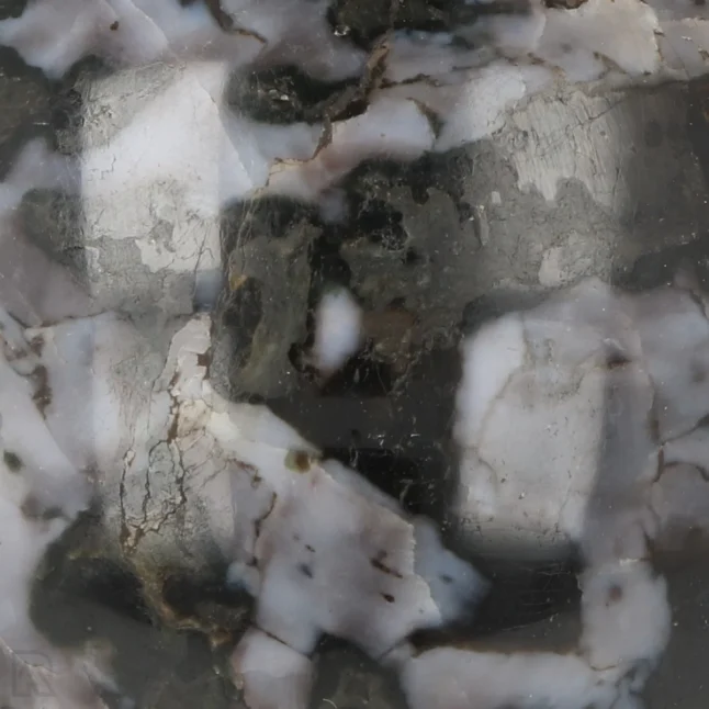 Gabbro-Kugel aus Madagaskar mit der Artikelnummer 19020
