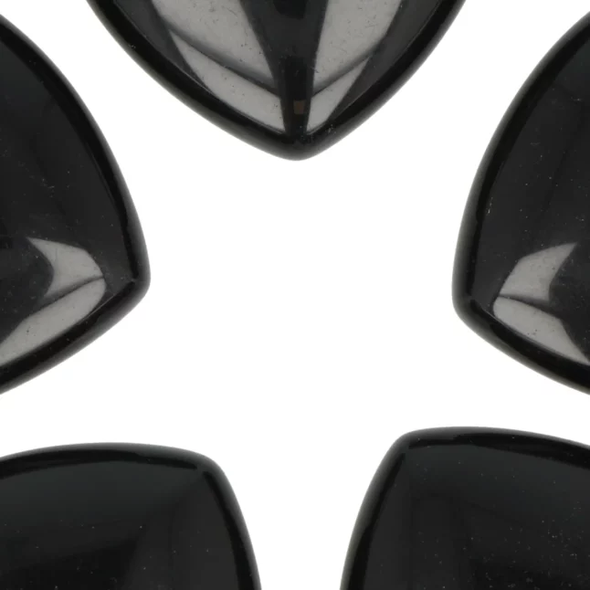 Schwarzer Obsidian durchbohrter Herz-Anhänger aus China mit der Artikelnummer 5890