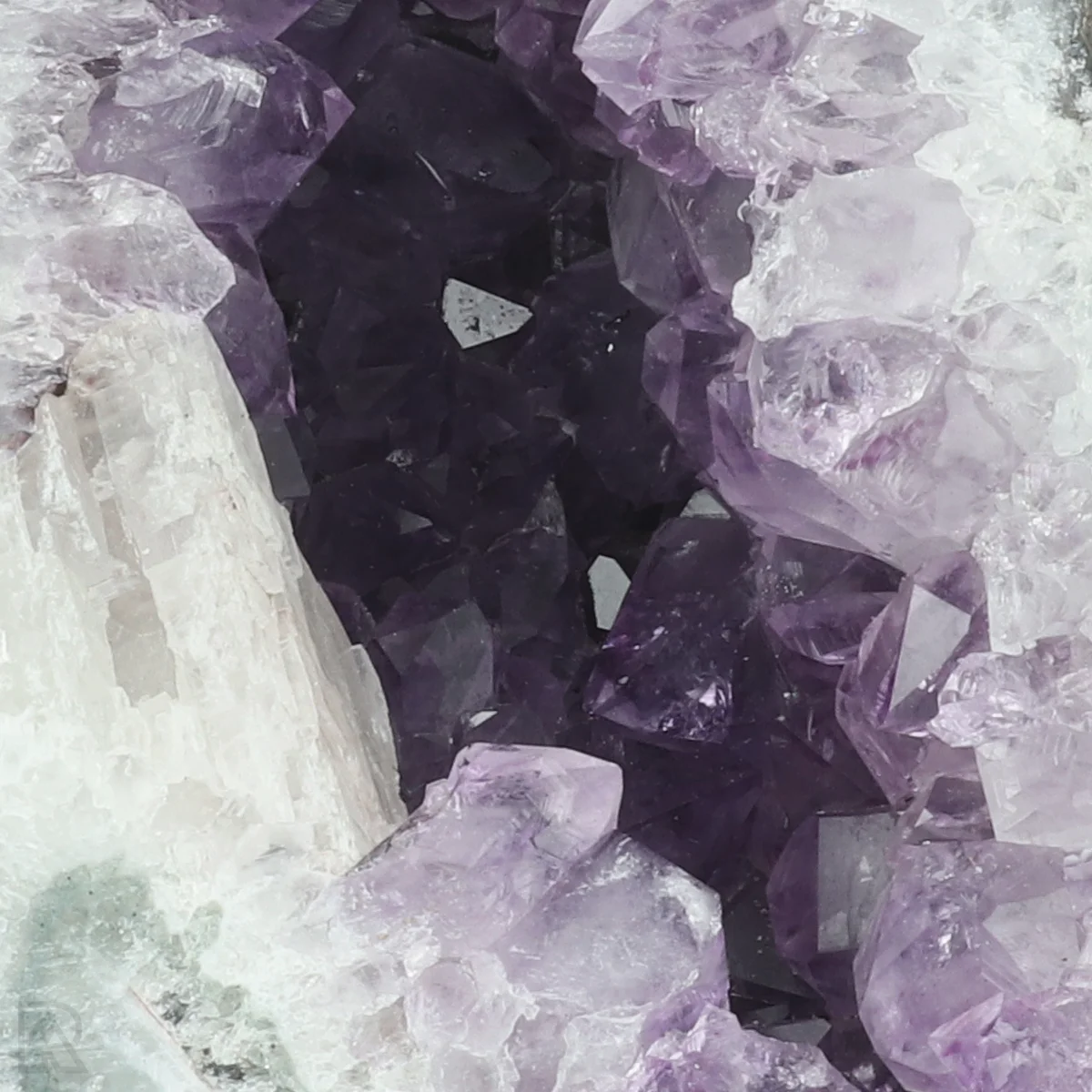 Amethist Cut-base 2 Amethist Cut-base uit Uruguay met artikelnummer 20820