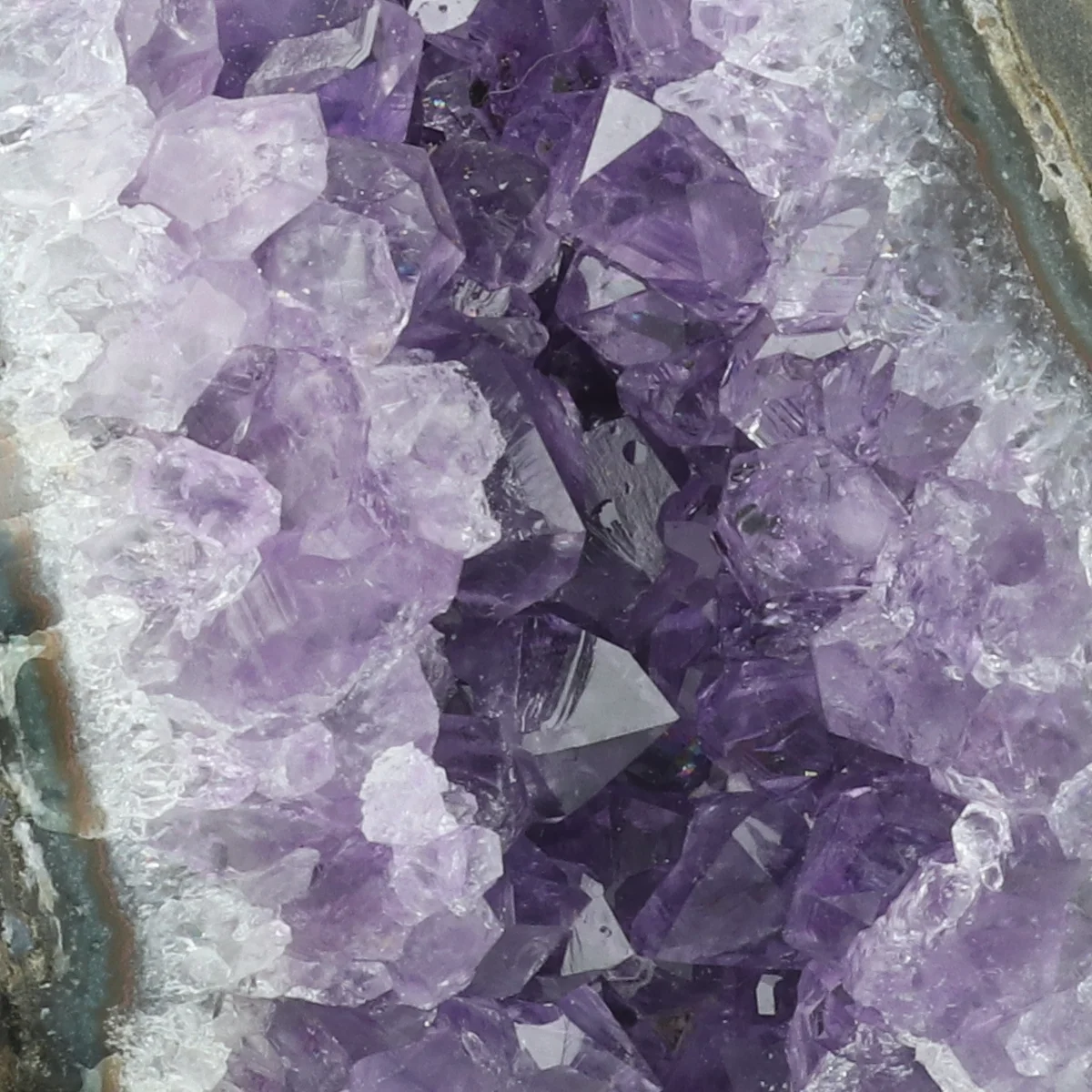 Amethist Cut-base 2 Amethist Cut-base uit Uruguay met artikelnummer 20823