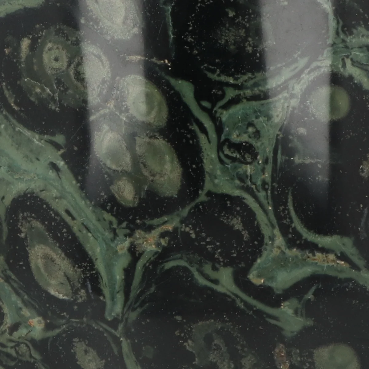 Kambaba Jaspis-Skulptur 2 Kambaba Jaspis Sculptuur uit Madagaskar met artikelnummer 21179