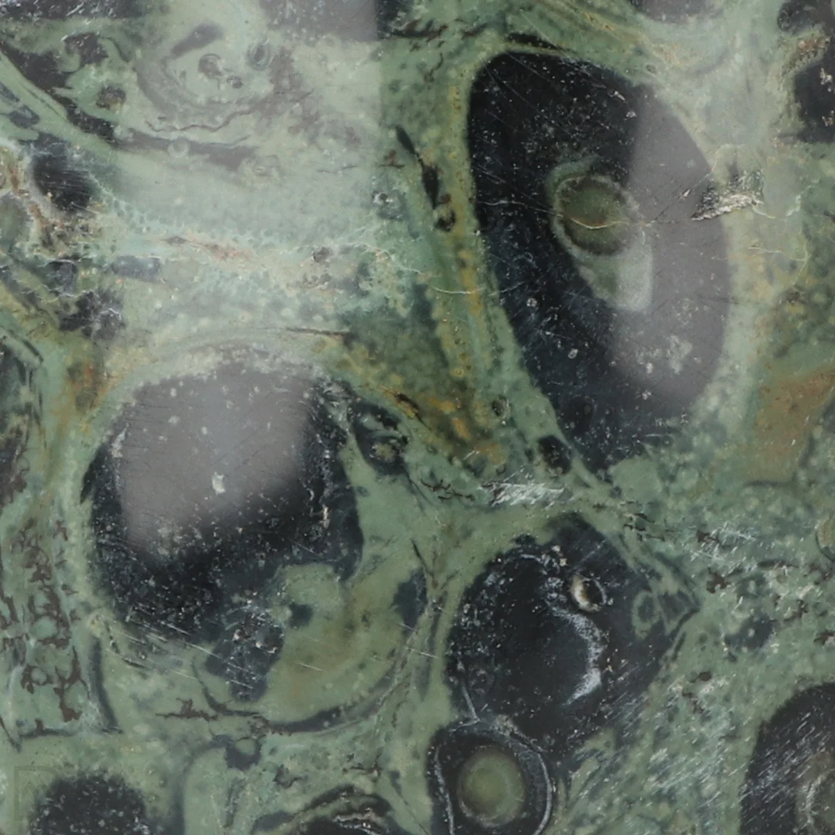 Kambaba Jaspis-Skulptur 2 Kambaba Jaspis Sculptuur uit Madagaskar met artikelnummer 21189