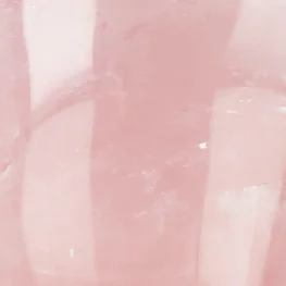 Rosenquarz einseitig geschliffen aus Madagaskar mit der Artikelnummer 21392