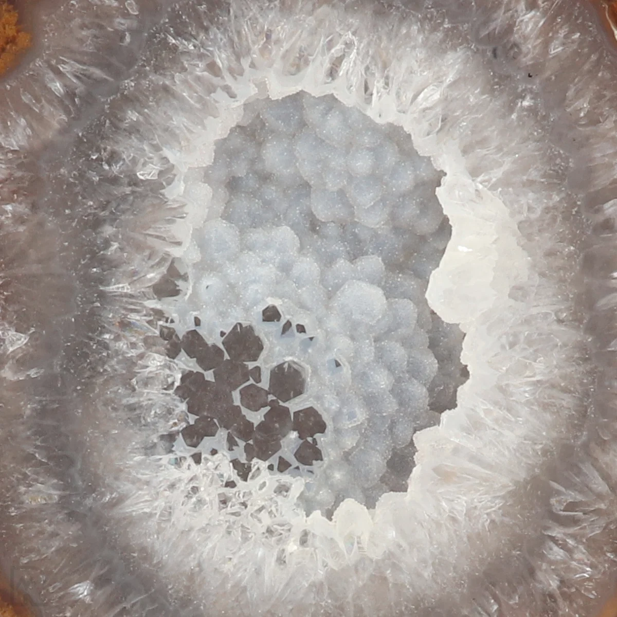Agaat Geode Op Standaard 2 Agaat Geode Op Standaard uit Braziliƫ met artikelnummer 22381