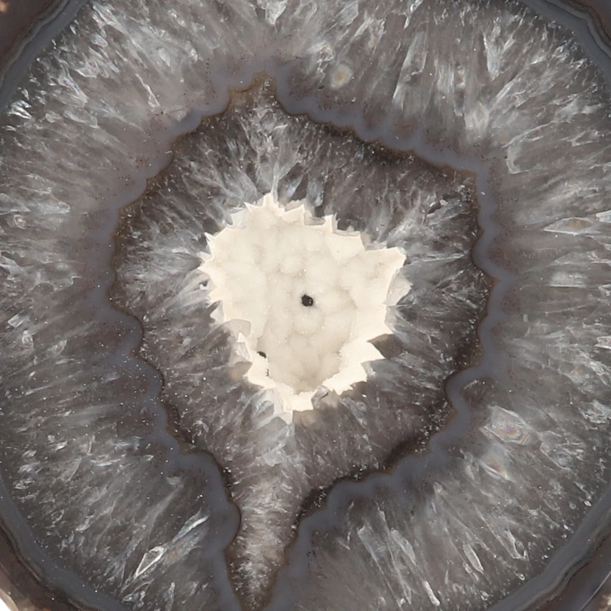 Agaat Geode Op Standaard 2 Agaat Geode Op Standaard uit Braziliƫ met artikelnummer 22384