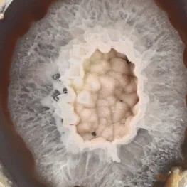 Achat-Geode auf Sockel aus Brasilien mit der Artikelnummer 22556