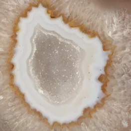Achat-Geode auf Sockel aus Brasilien mit der Artikelnummer 22559