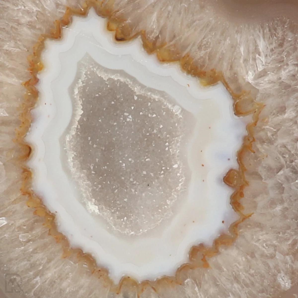 Achat Geode On Standard 2 Achat-Geode auf Sockel aus Brasilien mit der Artikelnummer 22559