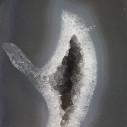 Agaat Geode Cut-Base uit Brazilië met artikelnummer 22584