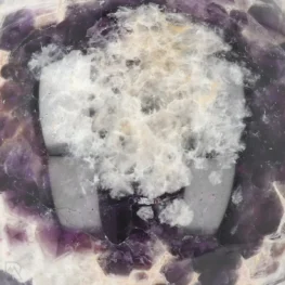 Chevron-Amethyst-Kugel aus China mit der Artikelnummer 23385